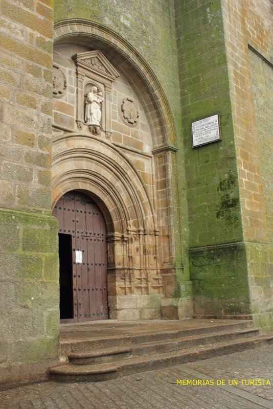 Entrada a la iglesia