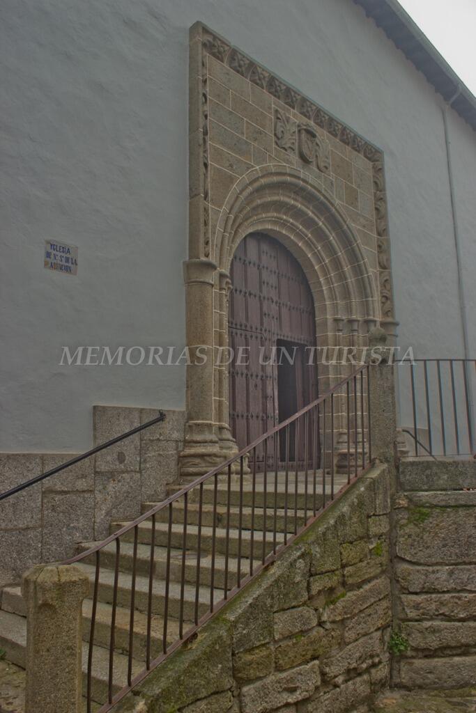 Entrada a la iglesia