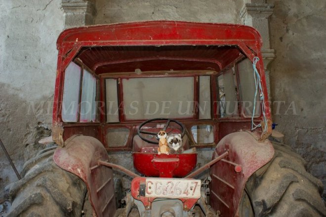 Mery y Pepe en el tractor