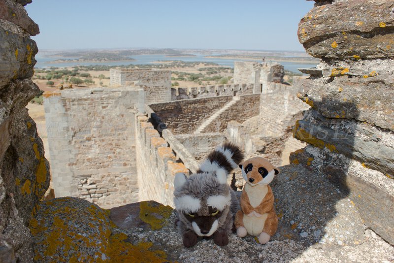 Mery y Pepe desde la muralla del castillo